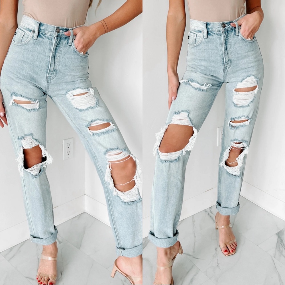 90'S BABY HIGH RISE DISTRESSED KANCAN STRAIGHT LEG JEANS (LIGHT)